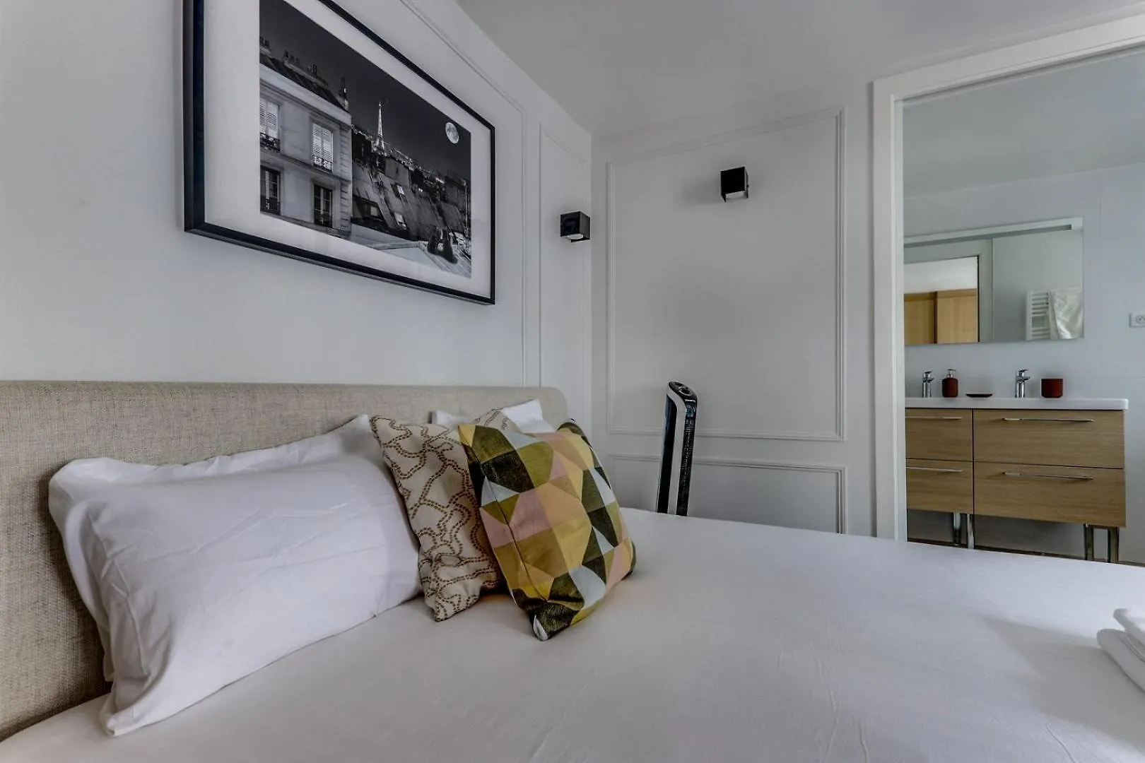 Apartment Le Moka - Duplex & Bright- Near Champs-Elysees Paris France