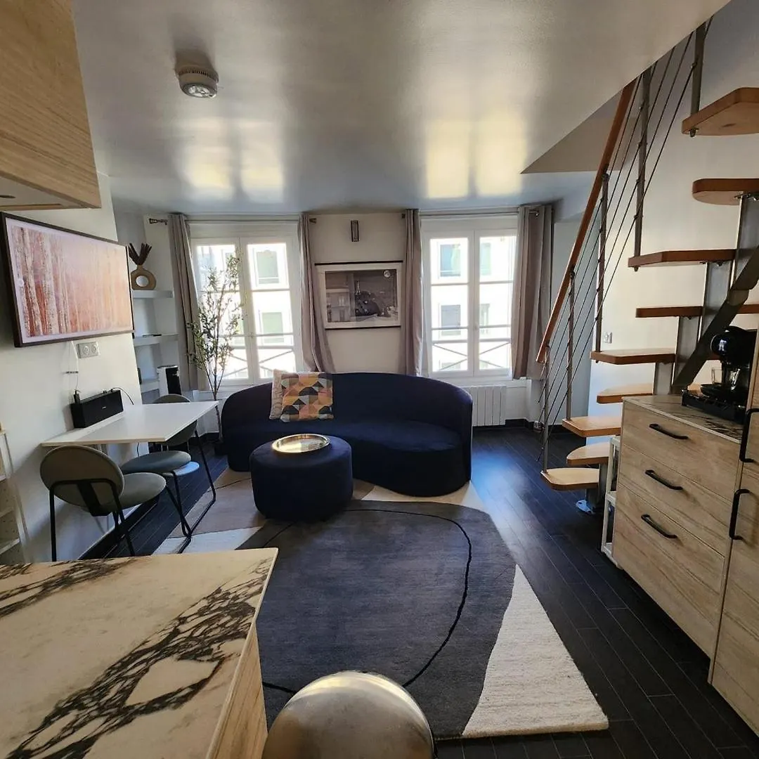 Apartment Le Moka - Duplex & Bright- Near Champs-Elysees Paris