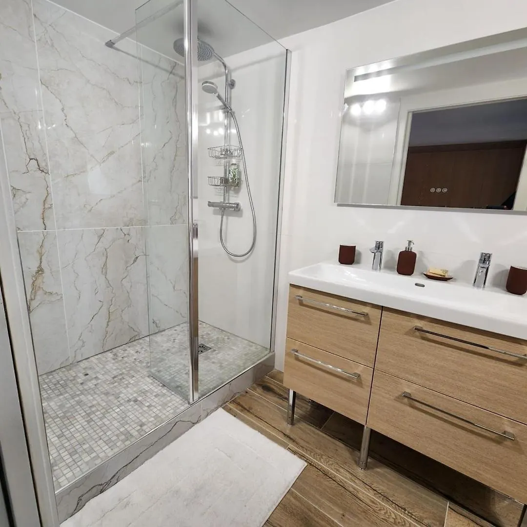 Apartment Le Moka - Duplex & Bright- Near Champs-Elysees Paris France